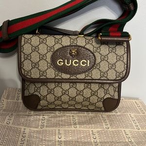 Neo Vintage small messenger bag ( Authentic ) good deal